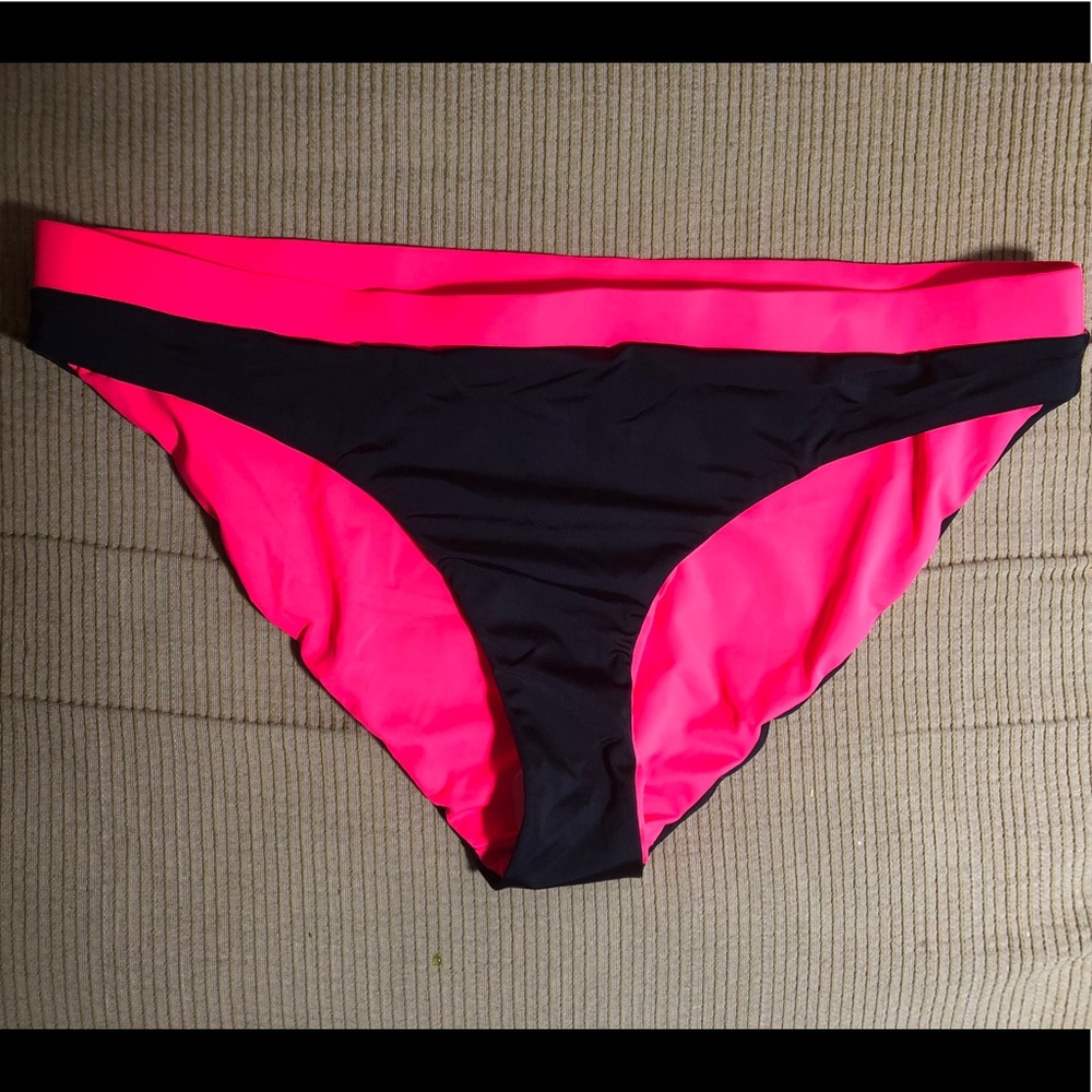 ZELLA SWIM Black Red Hibiscus Bikini Bottom Reversible XL NWOT